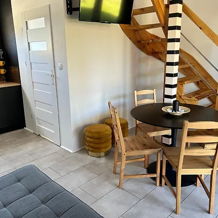 Poprzeczna 7 *