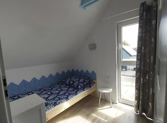 Poprzeczna 7 Dom wakacyjny *